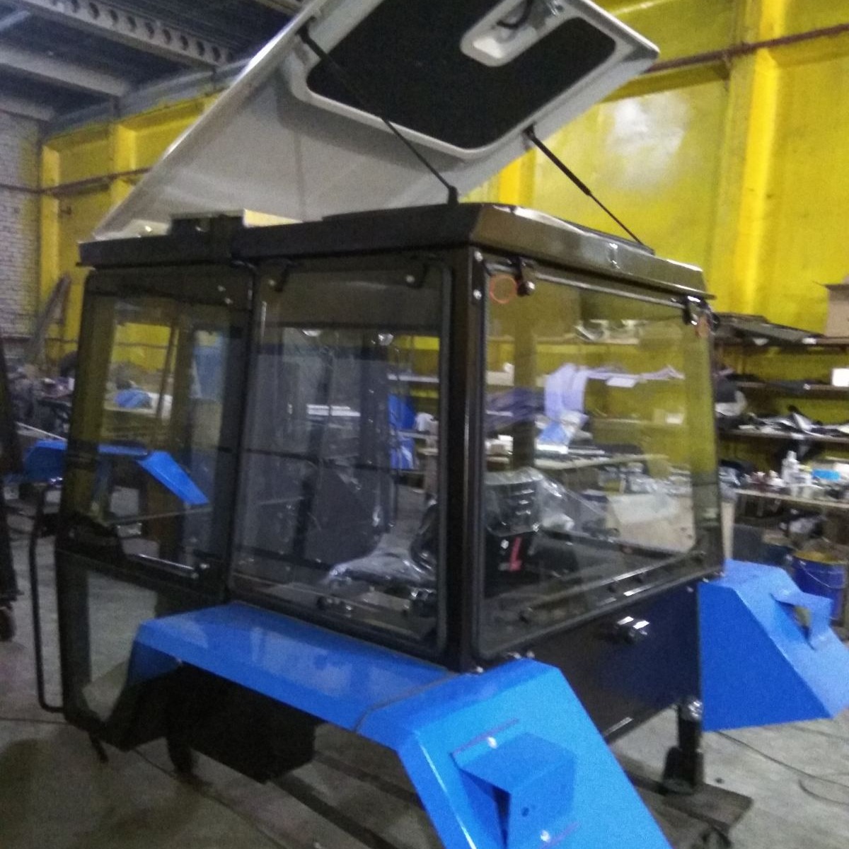 Кабина тракторная МТК-670001